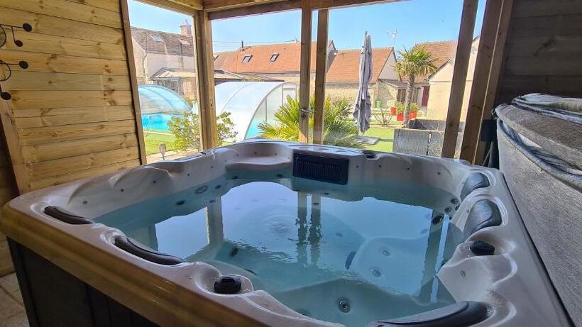 منزل غرفتين نوم, Gîte Atypique 2 à 8 Personnes Avec Piscine Jacuzzi Proche Châteaux De La Loire