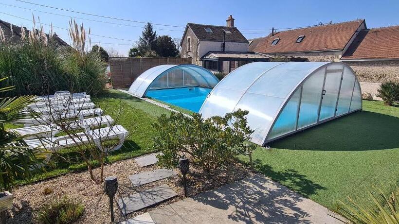 منزل غرفتين نوم, Gîte Atypique 2 à 8 Personnes Avec Piscine Jacuzzi Proche Châteaux De La Loire