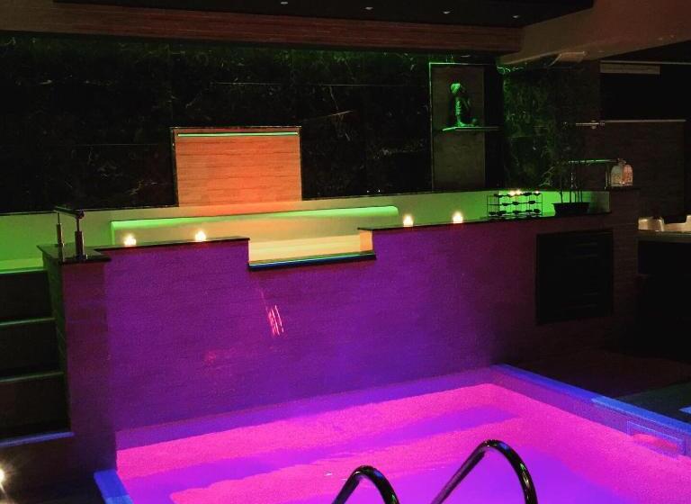 اتاق لوکس, Saija Resort