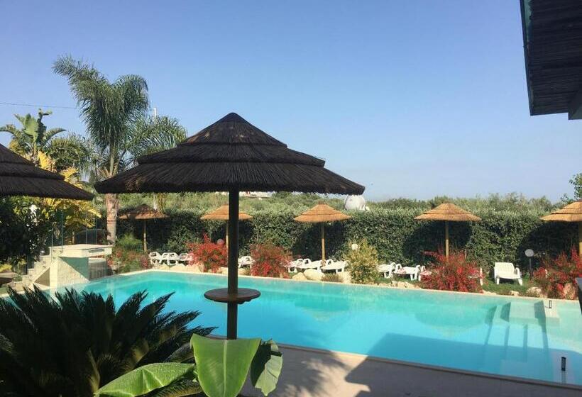 اتاق لوکس, Saija Resort