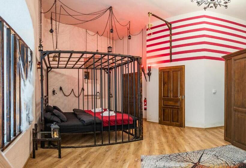 جناح دوبلكس, Grand Vígľaš