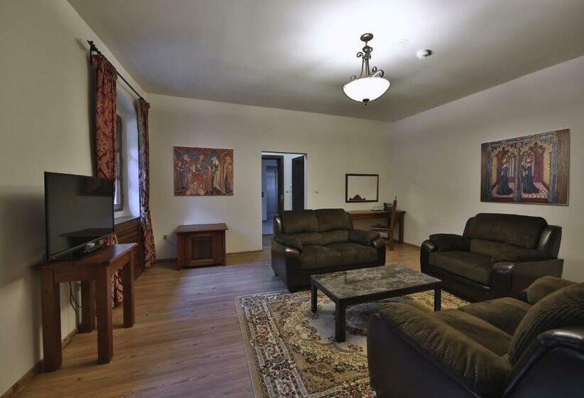 جناح سوبيريور, Grand Vígľaš