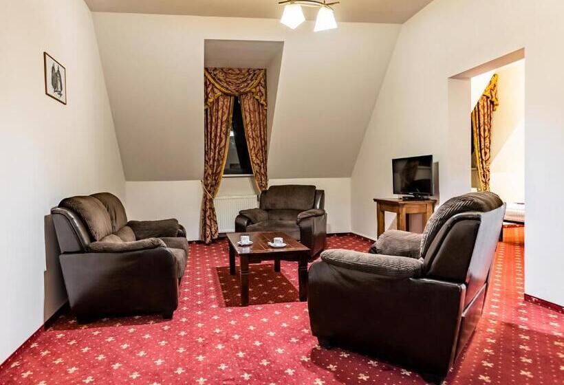 شقة غرفة واحدة, Grand Vígľaš