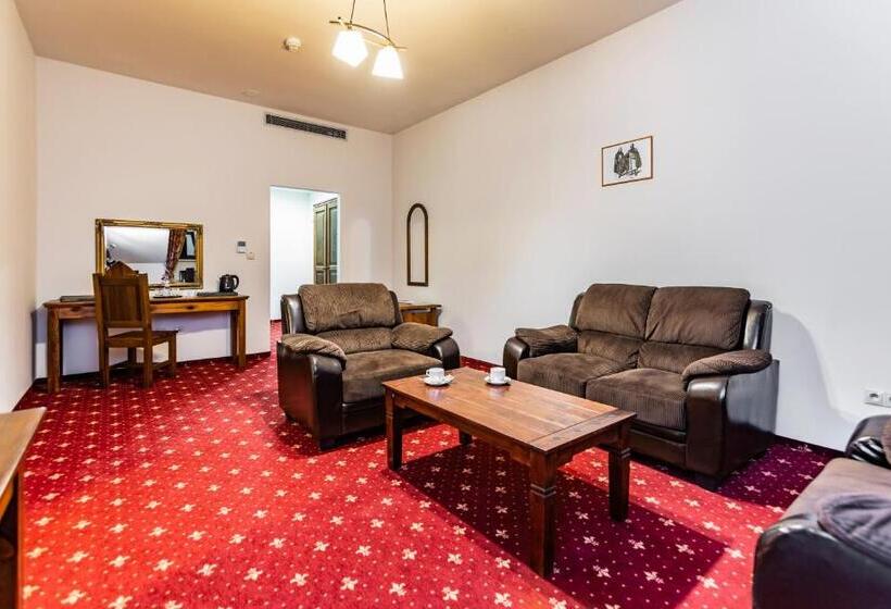 شقة غرفة واحدة, Grand Vígľaš