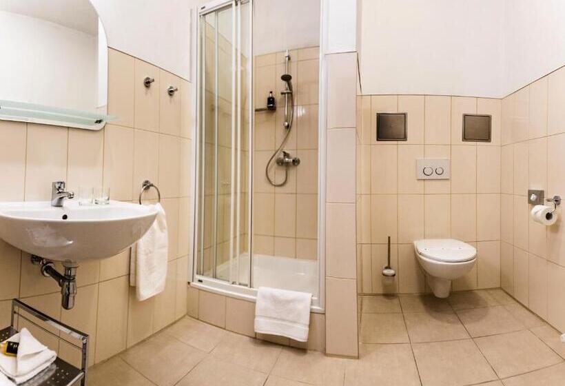 جناح سوبيريور, Grand Vígľaš