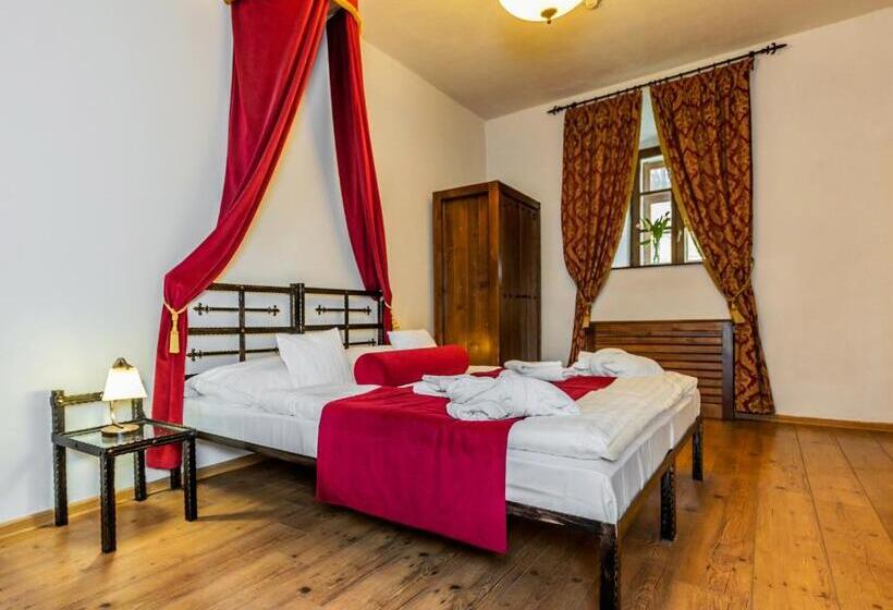 جناح سوبيريور, Grand Vígľaš