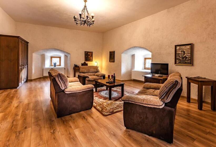 جناح دوبلكس, Grand Vígľaš