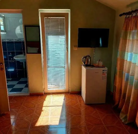 اتاق استاندارد, Apartments And Rooms Lijesevic