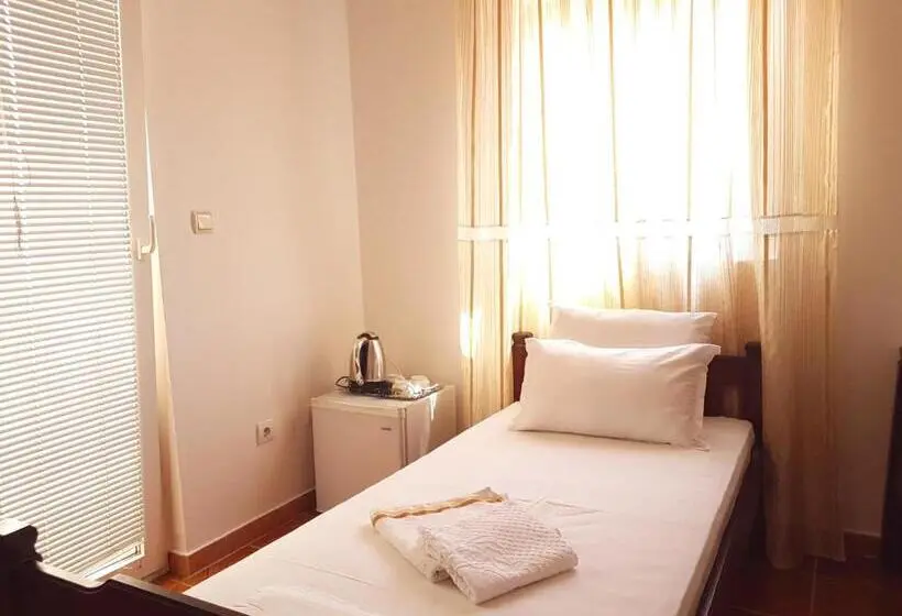 اتاق استاندارد سه نفره, Apartments And Rooms Lijesevic