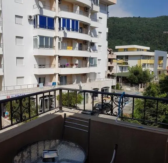 اتاق ساده سه‌ نفره, Apartments And Rooms Lijesevic