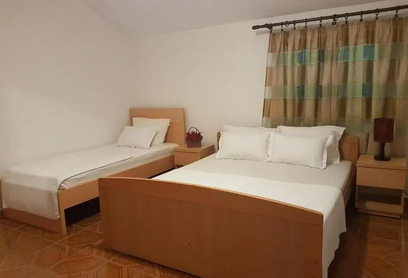 اتاق ساده سه‌ نفره, Apartments And Rooms Lijesevic