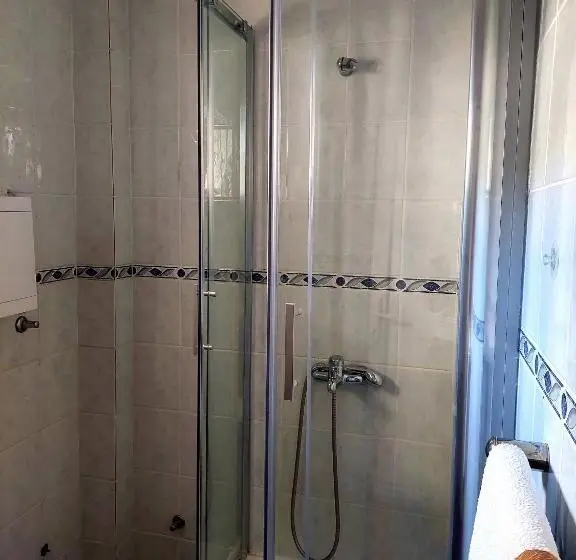اتاق ساده سه‌ نفره, Apartments And Rooms Lijesevic