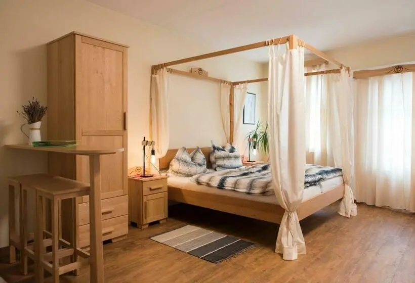 Standard Neljän Hengen Huone, Heurigengasthof Prinz