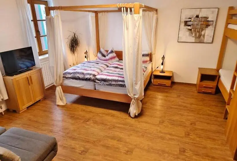 Standard Neljän Hengen Huone, Heurigengasthof Prinz