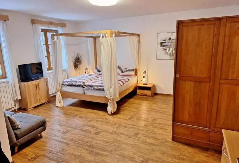 Standard Neljän Hengen Huone, Heurigengasthof Prinz