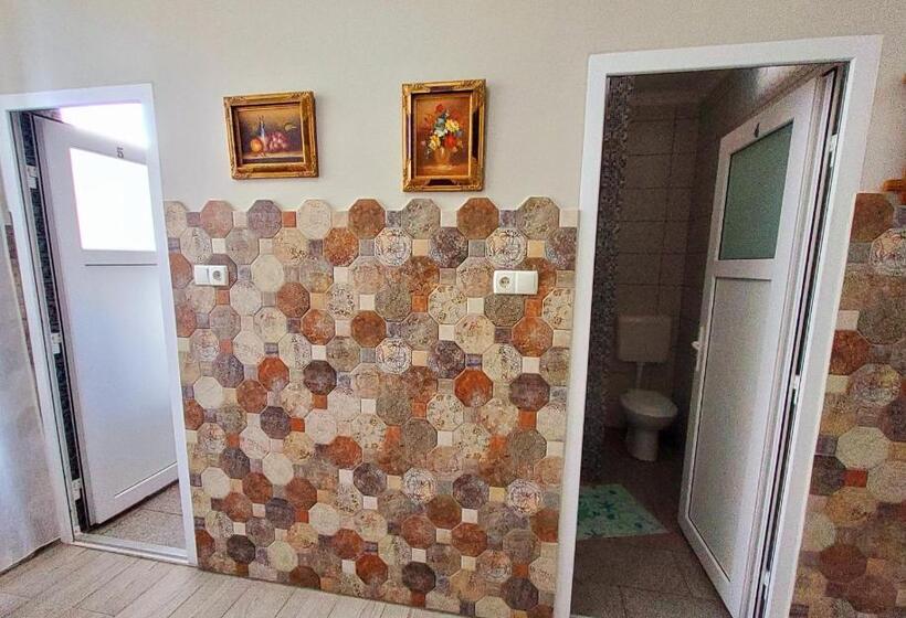 Номер Стандарт, Sissy Vendégház