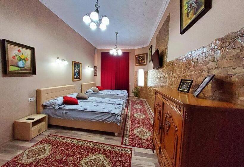 Номер Стандарт, Sissy Vendégház