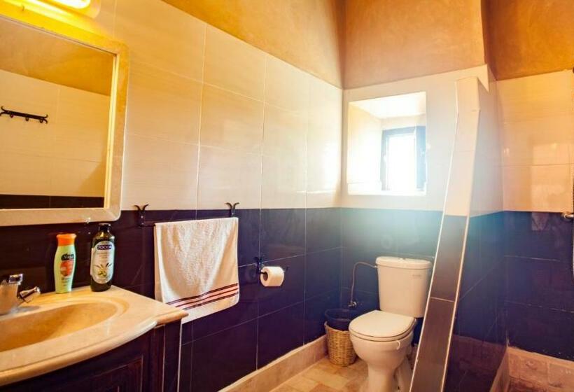 اتاق خانوادگی با چشم‌انداز استخر, Ecolodge L île De Ouarzazate