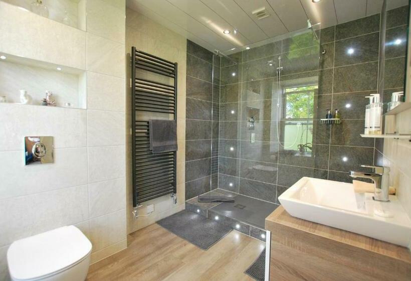 Номер Deluxe Кровать Кинг, Kentwood Guest House