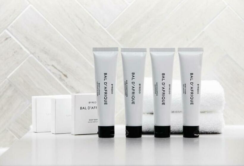 デラックスルーム, The Adnate Perth Art Series