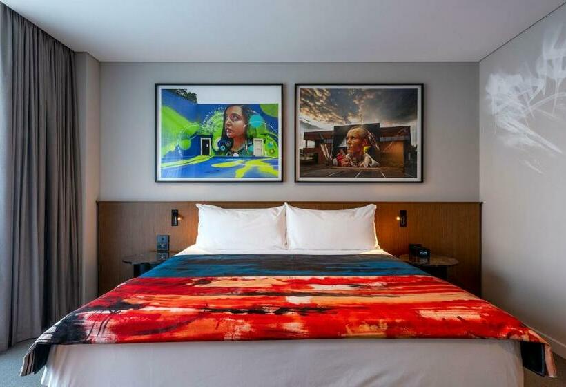 キングサイズベッドのスタンダードルーム, The Adnate Perth Art Series