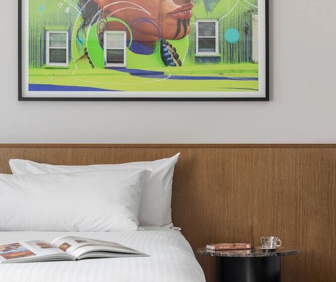 プレミアムルーム, The Adnate Perth Art Series