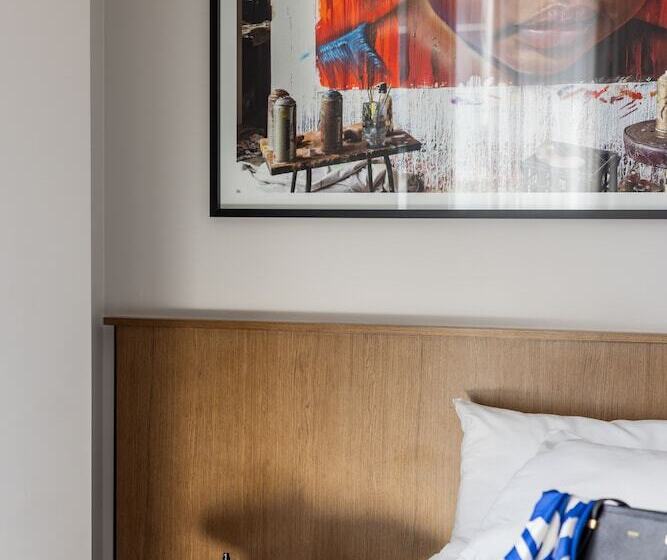 プレミアムルーム, The Adnate Perth Art Series