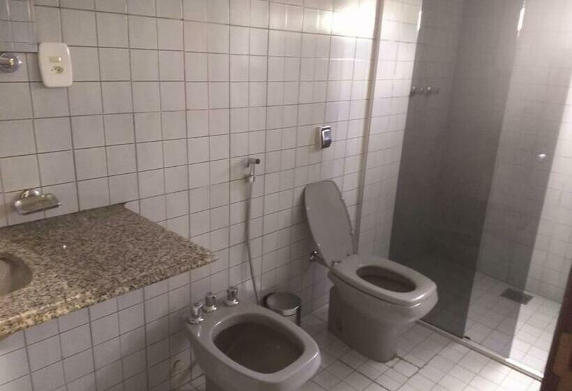 غرفة ديلوكس, Marcos Palace