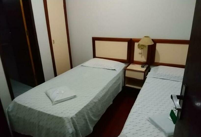 غرفة قياسية, Marcos Palace