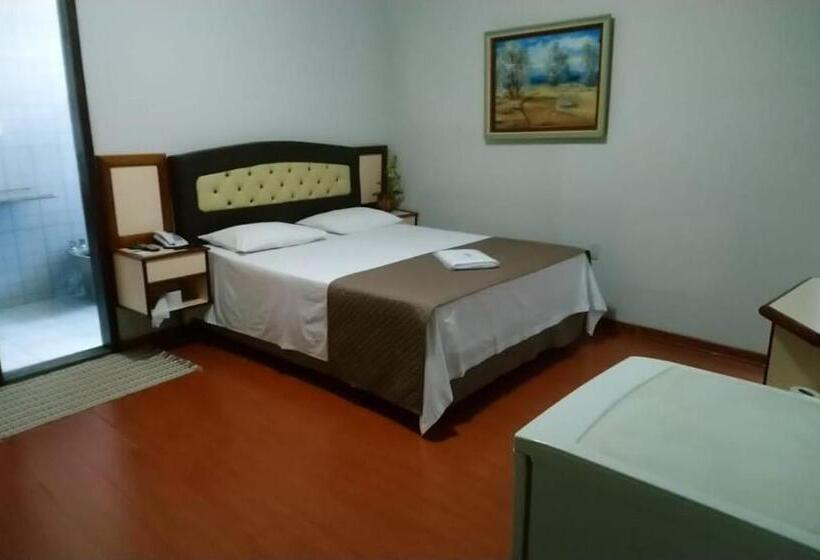 غرفة ديلوكس, Marcos Palace