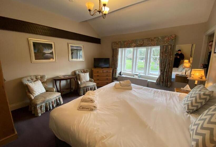 Номер Стандарт, The Red Lion & Manor House