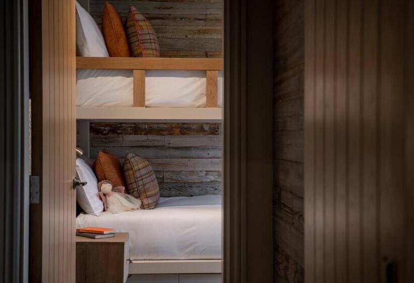 Семейный Номер, The Red Lion & Manor House