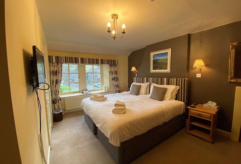 Классический Номер, The Red Lion & Manor House