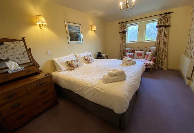 Номер Стандарт, The Red Lion & Manor House