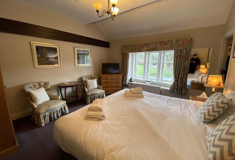 Номер Стандарт, The Red Lion & Manor House