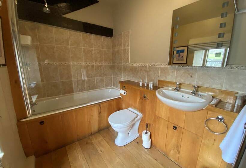 Номер Стандарт, The Red Lion & Manor House