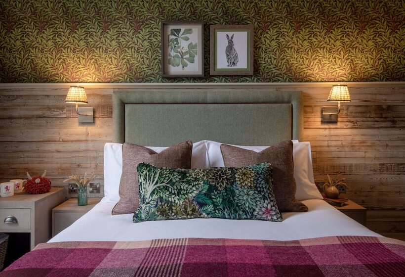 Семейный Номер, The Red Lion & Manor House