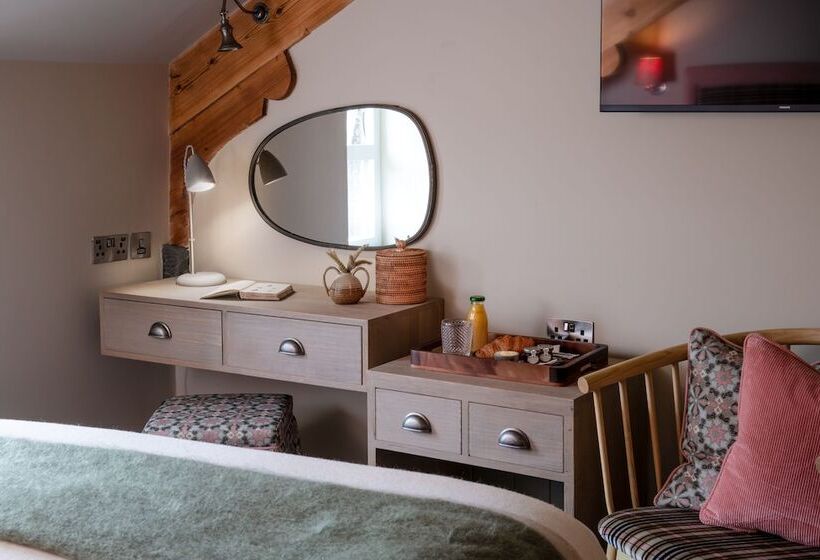 Дом 1 Спальня, The Red Lion & Manor House