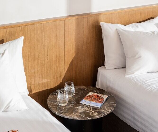 プレミアムルーム, The Adnate Perth Art Series