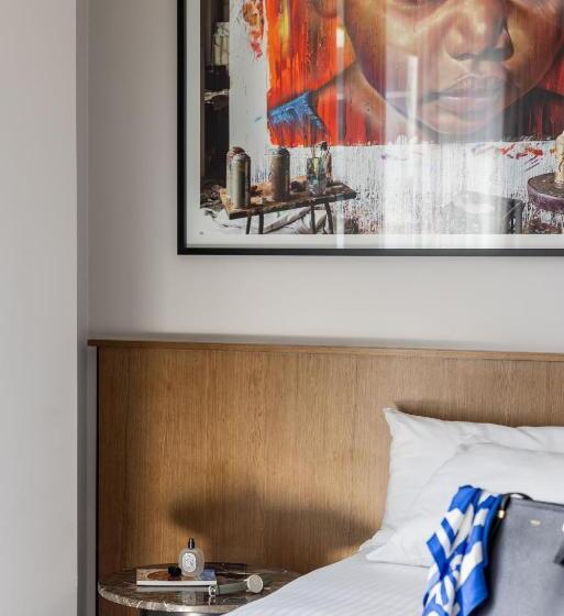 プレミアムルーム, The Adnate Perth Art Series