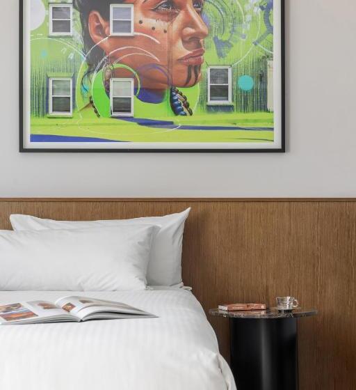 プレミアムルーム, The Adnate Perth Art Series