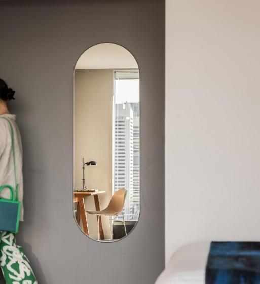 プレミアムルーム, The Adnate Perth Art Series