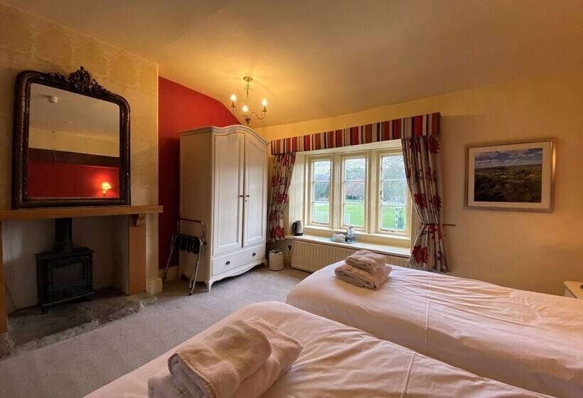 Номер Стандарт, The Red Lion & Manor House