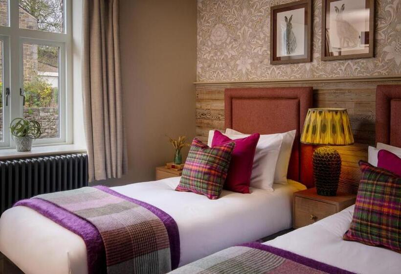 Дом 1 Спальня, The Red Lion & Manor House