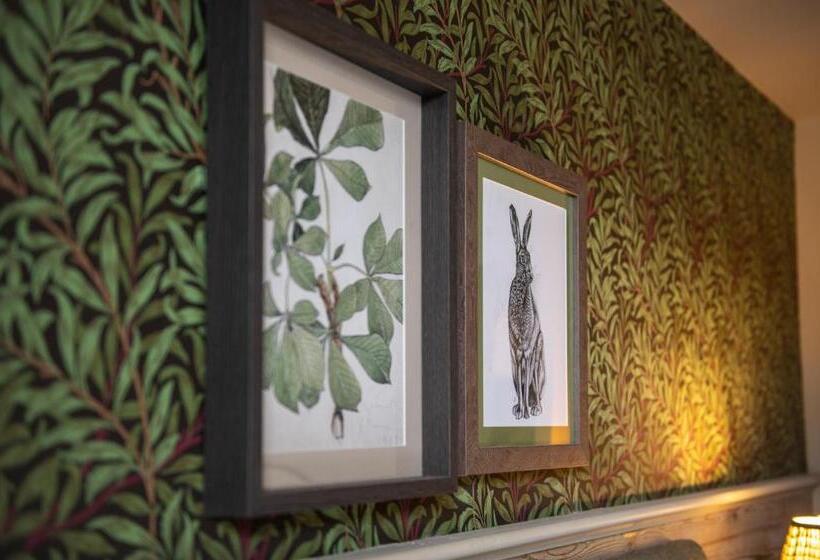 Дом 1 Спальня, The Red Lion & Manor House