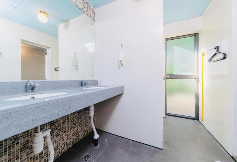 דירת שלושה חדרים, Shenzhen Loft Youth Hostel