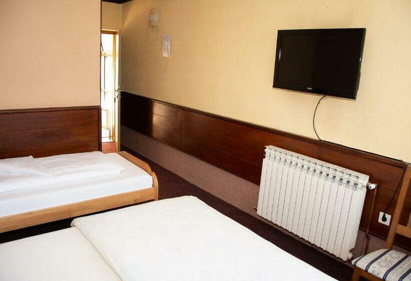 اتاق استاندارد سه نفره, Tisa