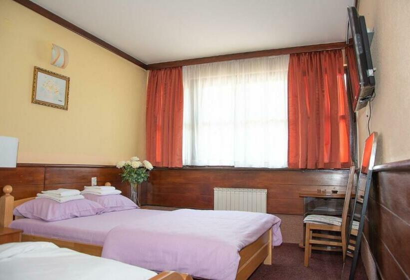 اتاق استاندارد سه نفره, Tisa