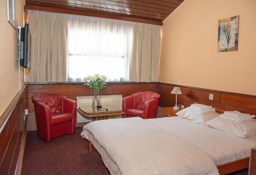 اتاق استاندارد یک نفره, Tisa