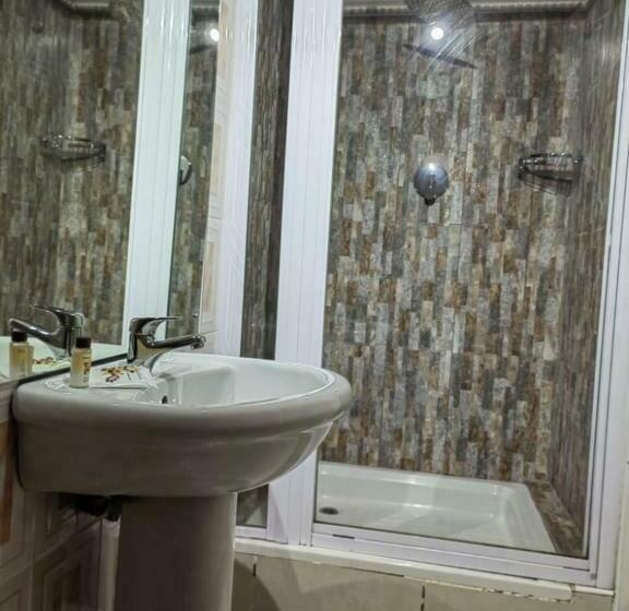 اتاق استاندارد, Obaa Sima Guest House